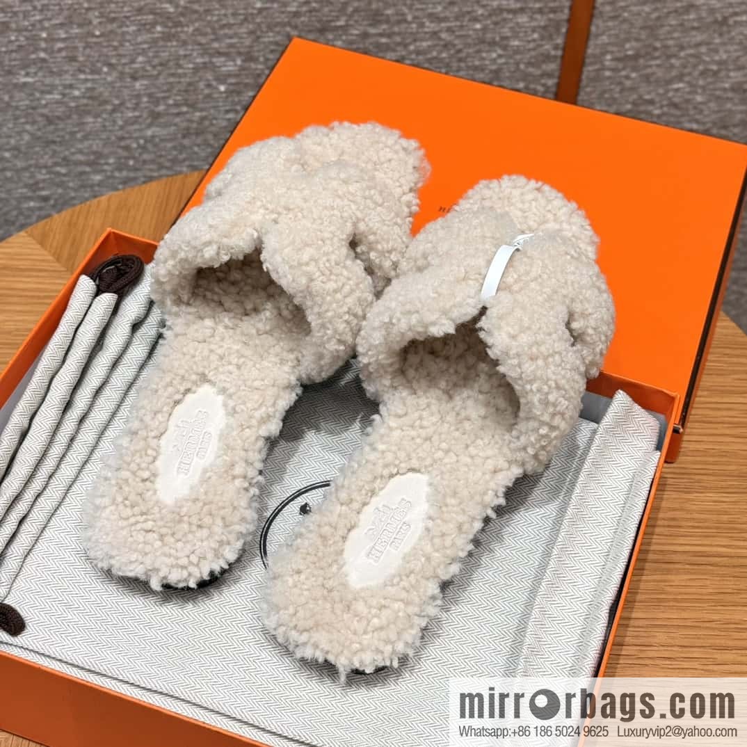 HERMES 181 Oran sandals, milkshake white/Craie wool/woolskin