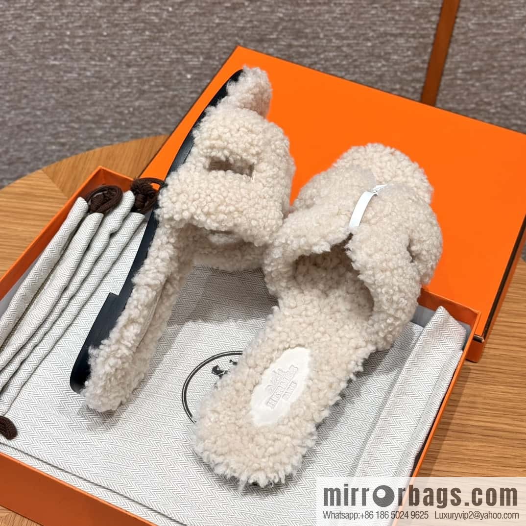 HERMES 181 Oran sandals, milkshake white/Craie wool/woolskin