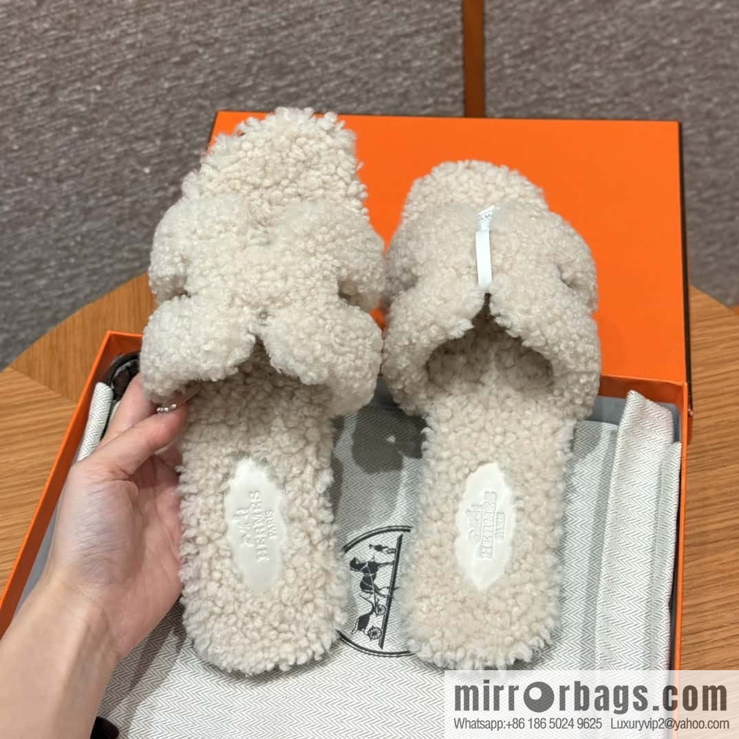 HERMES 181 Oran sandals, milkshake white/Craie wool/woolskin