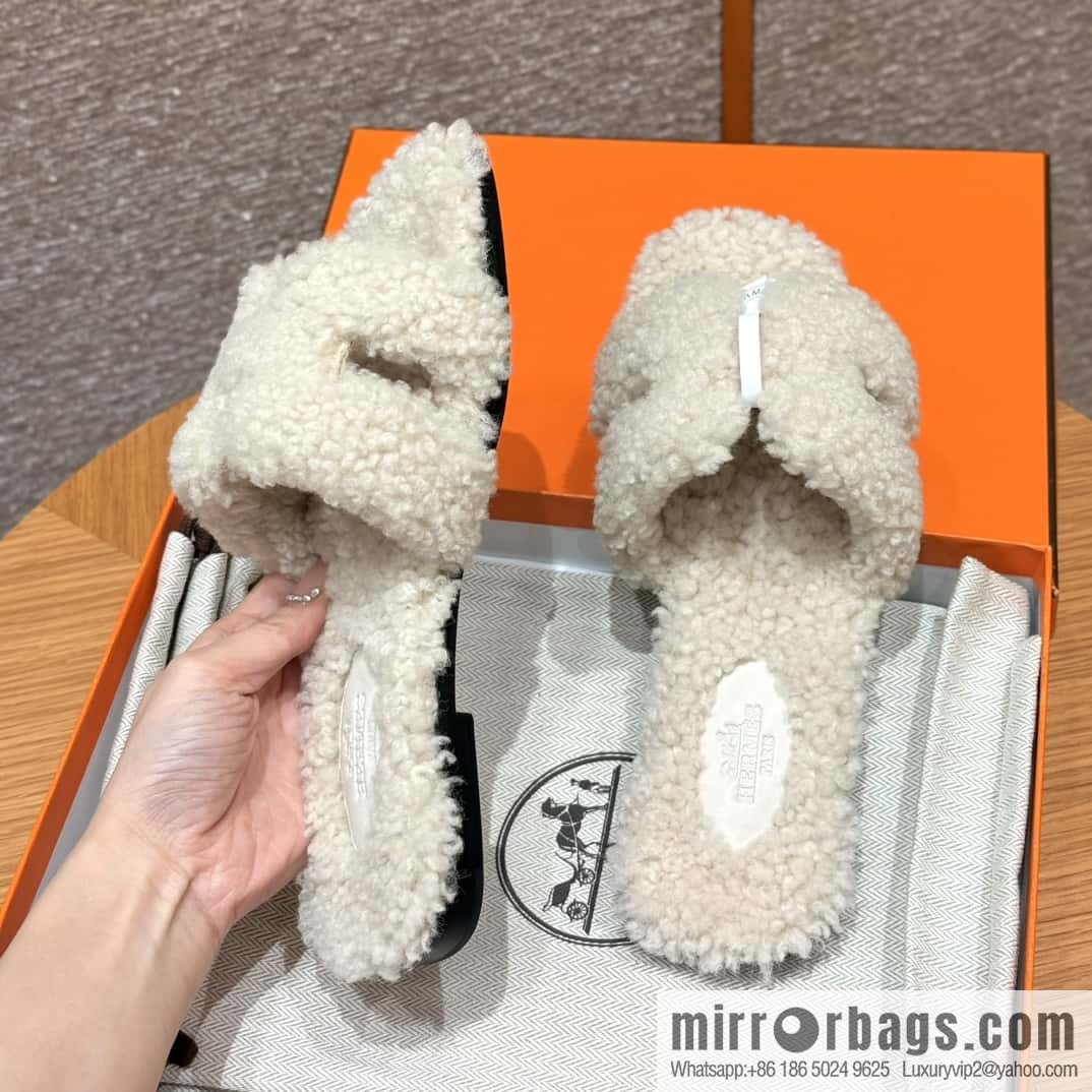 HERMES 181 Oran sandals, milkshake white/Craie wool/woolskin