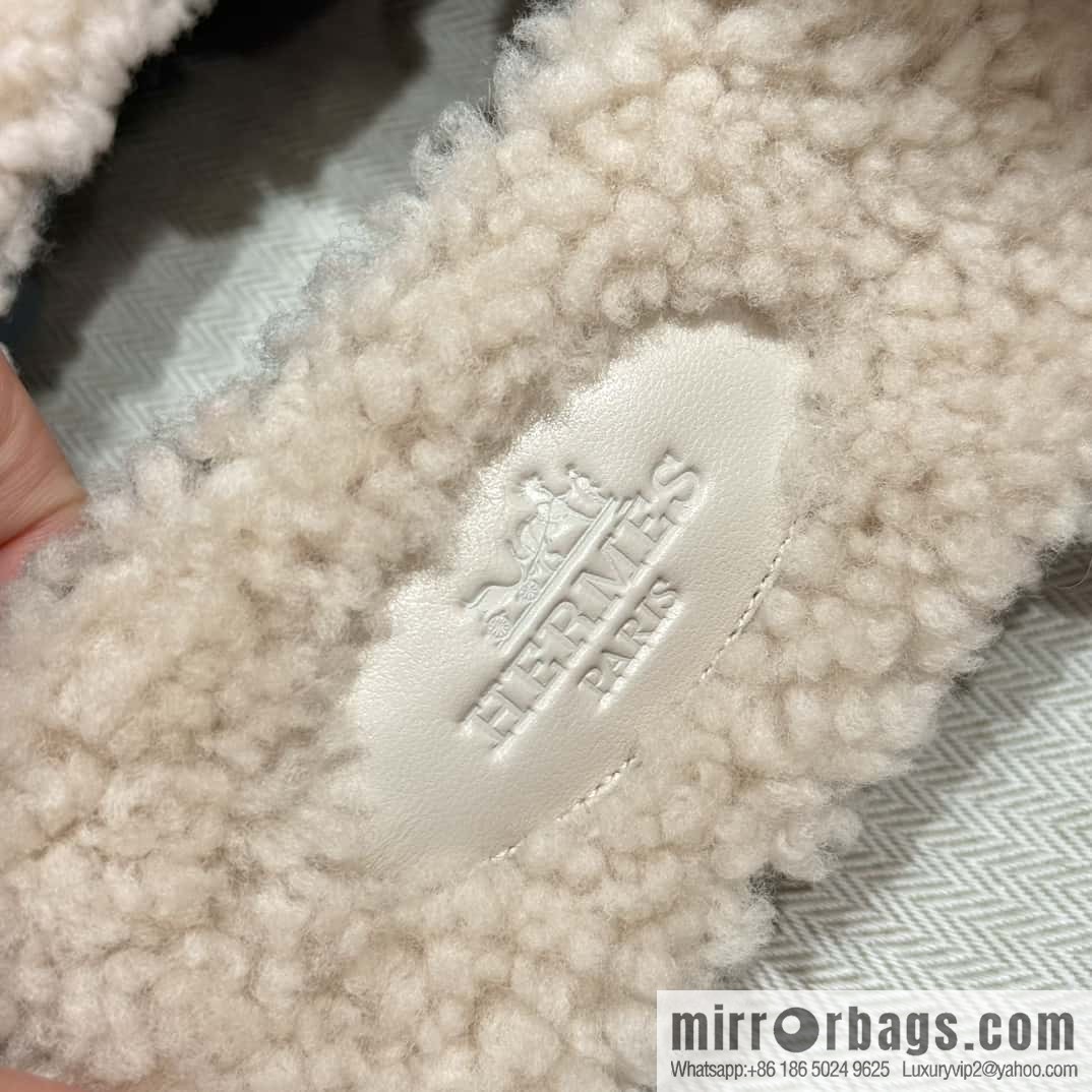 HERMES 181 Oran sandals, milkshake white/Craie wool/woolskin