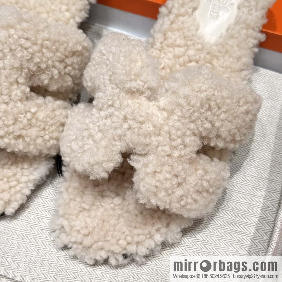 HERMES 181 Oran sandals, milkshake white/Craie wool/woolskin