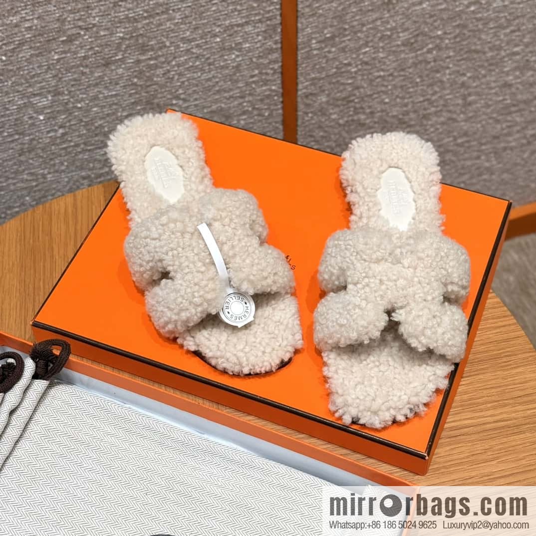 HERMES 181 Oran sandals, milkshake white/Craie wool/woolskin