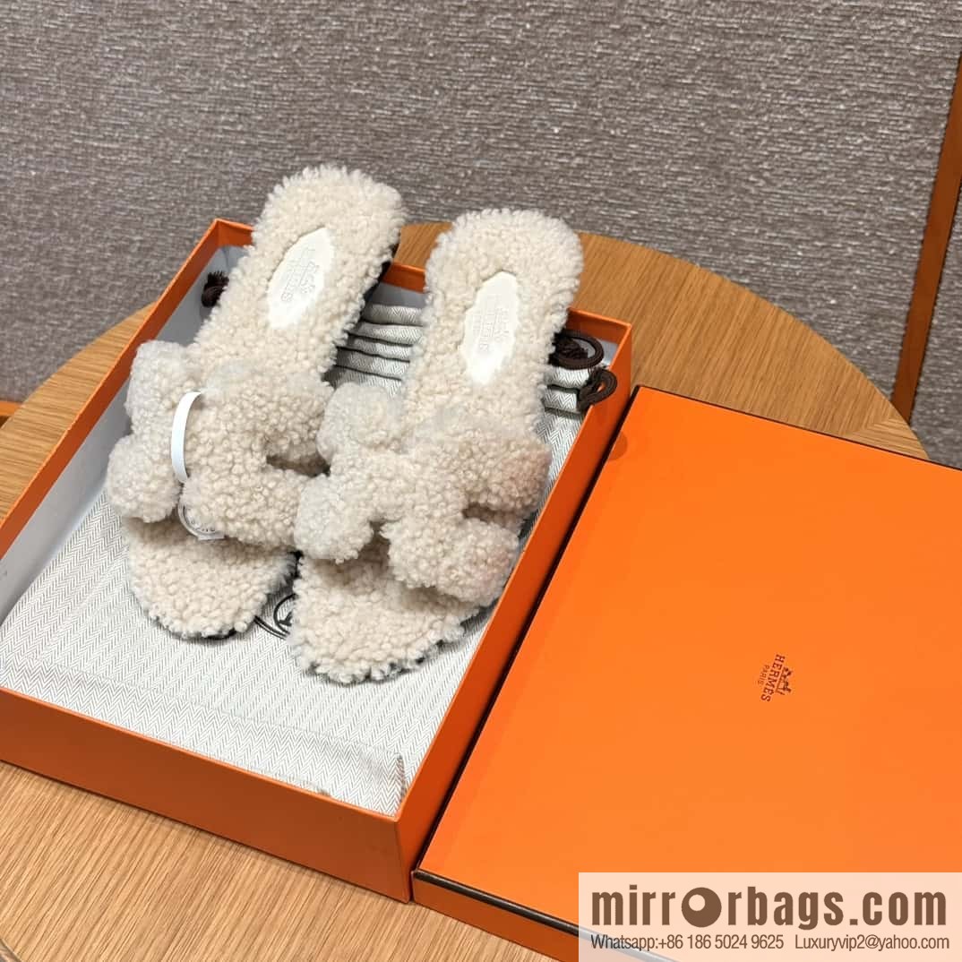 HERMES 181 Oran sandals, milkshake white/Craie wool/woolskin