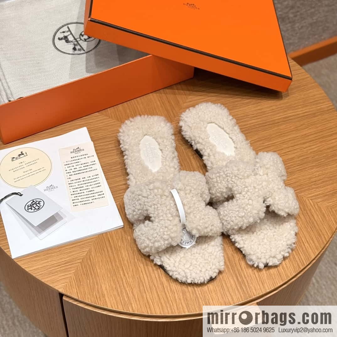 HERMES 181 Oran sandals, milkshake white/Craie wool/woolskin