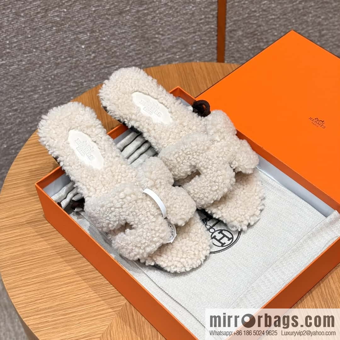 HERMES 181 Oran sandals, milkshake white/Craie wool/woolskin