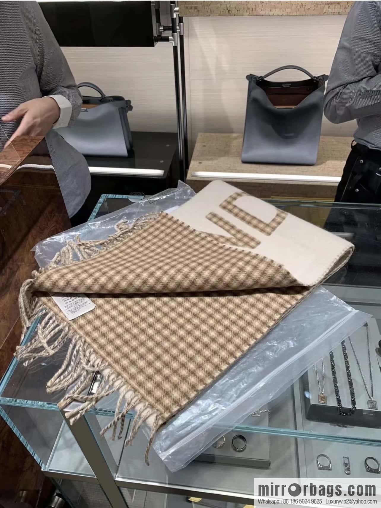 • • Roman checked alphabet double-sided towel🧸