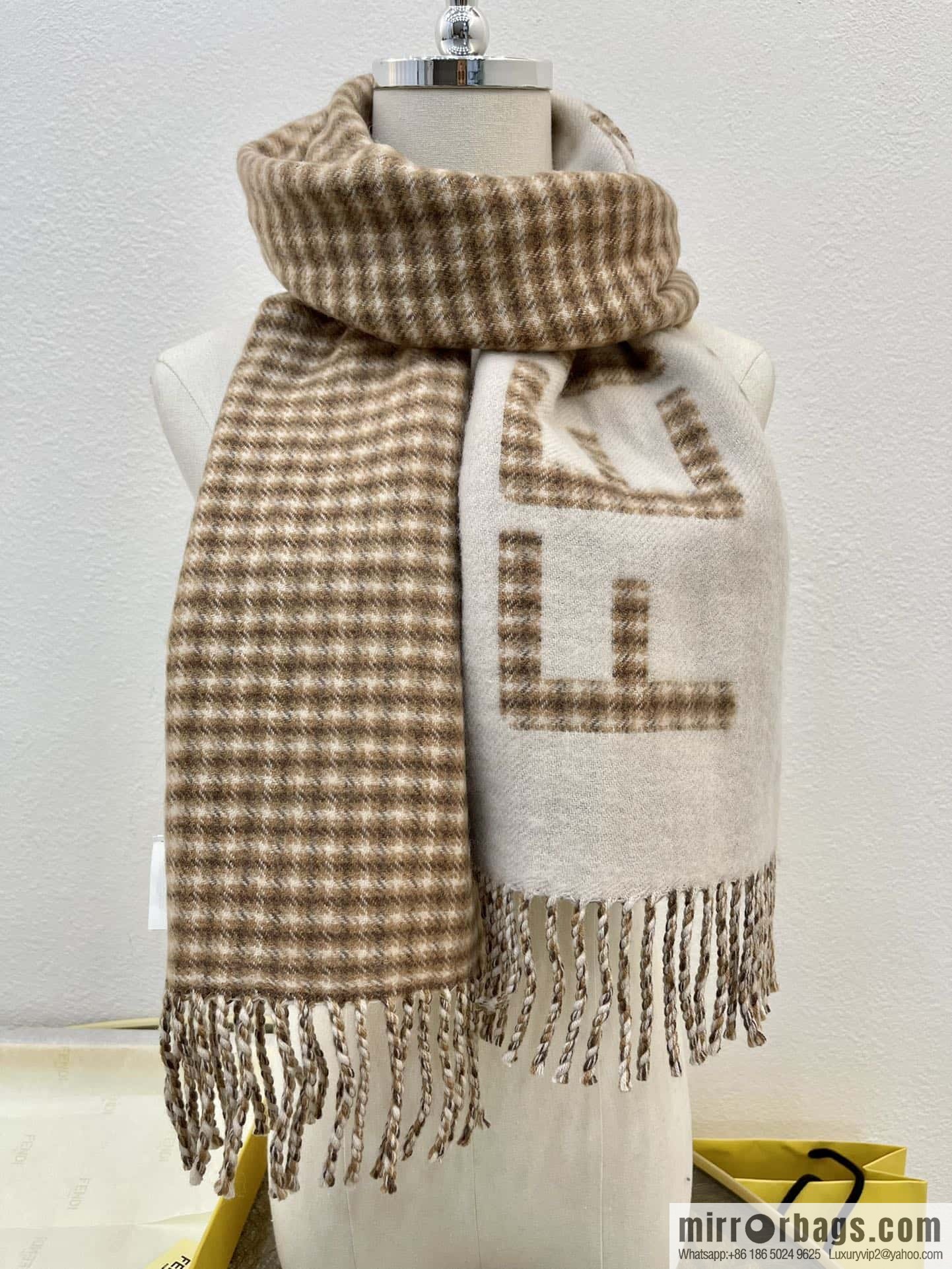 • • Roman checked alphabet double-sided towel🧸