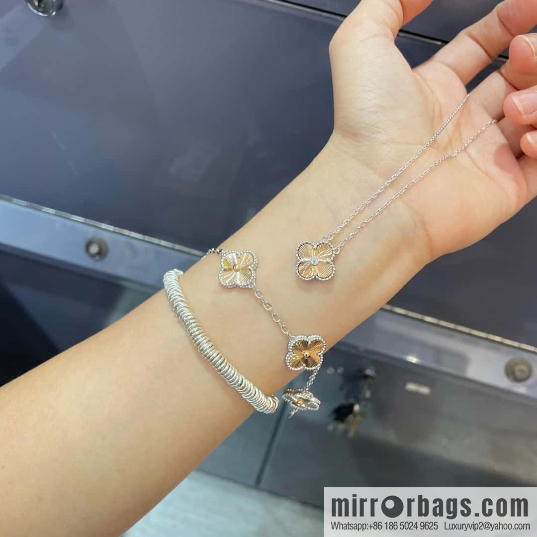 🎄Christmas Limited ☀️ Van Cleef & Arpels Christmas Limited Laser Engraved Five Flowers Four Leaf Clover Bracelet ☀