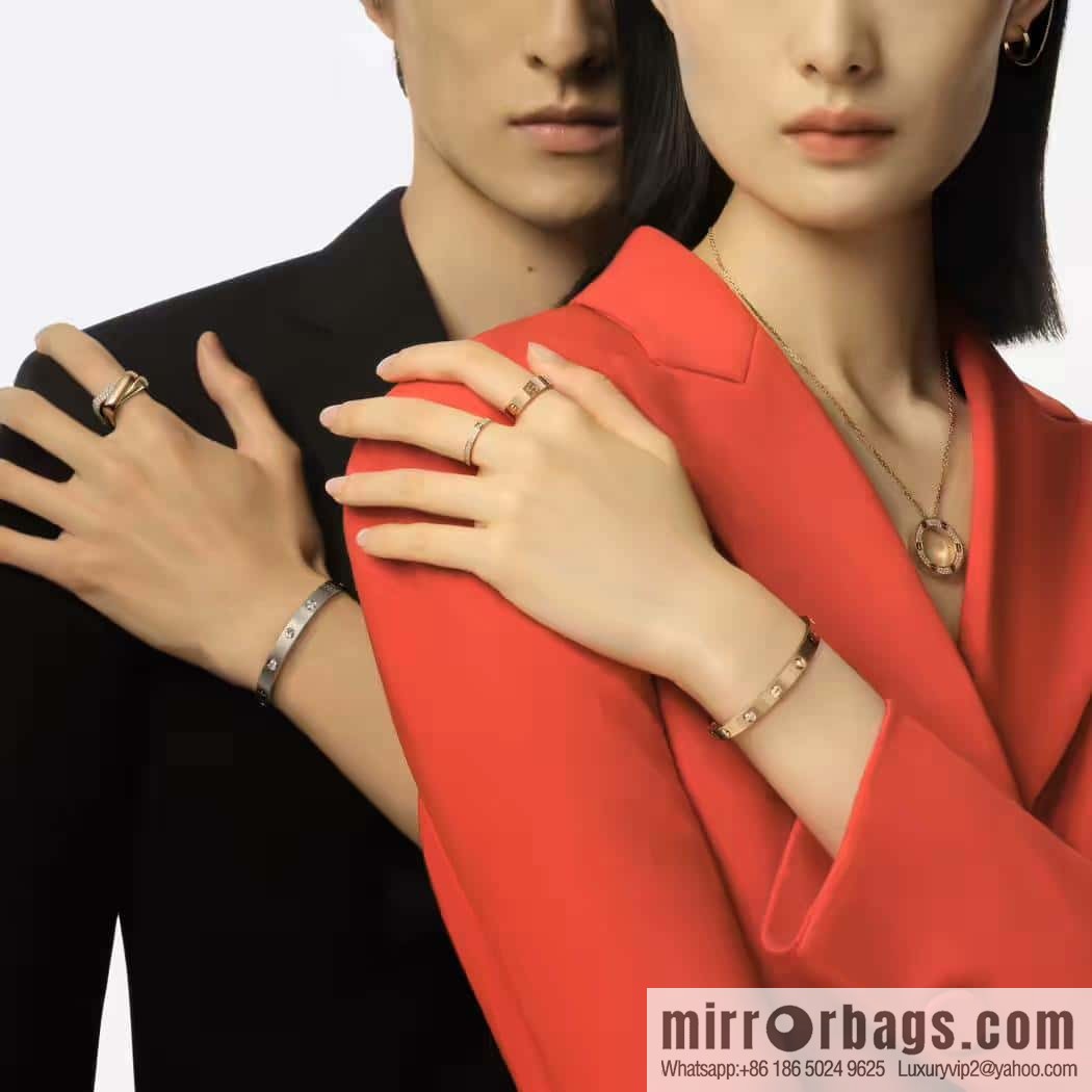 ❗️New ❗️ ☀️ Cartier Cartier Brushed LOVE Series Bracelet with Diamond ☀️