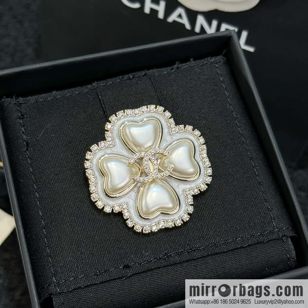❗️New ❗️☀️ New ☑️ Chanel Clover Brooch ☀️