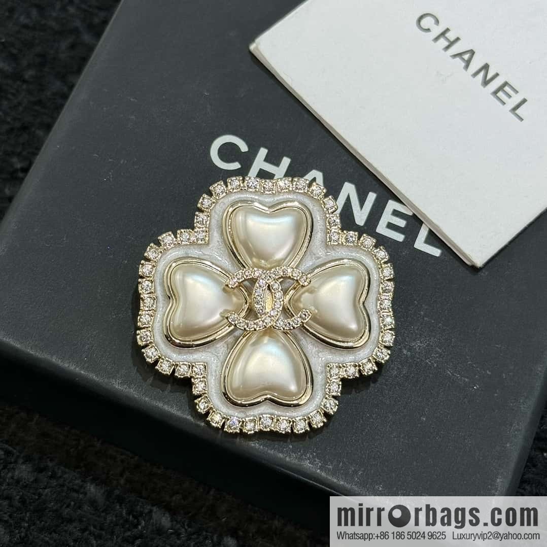 ❗️New ❗️☀️ New ☑️ Chanel Clover Brooch ☀️