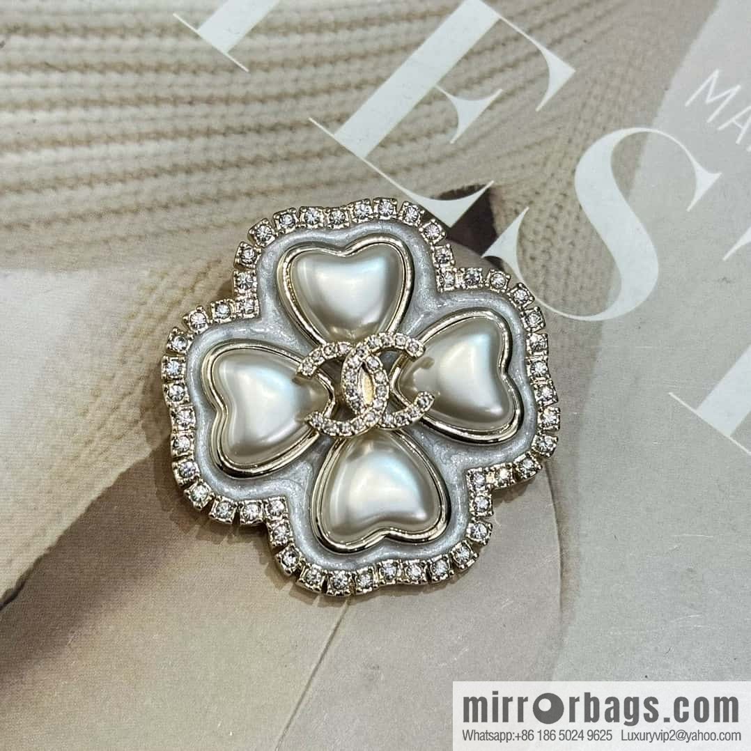 ❗️New ❗️☀️ New ☑️ Chanel Clover Brooch ☀️