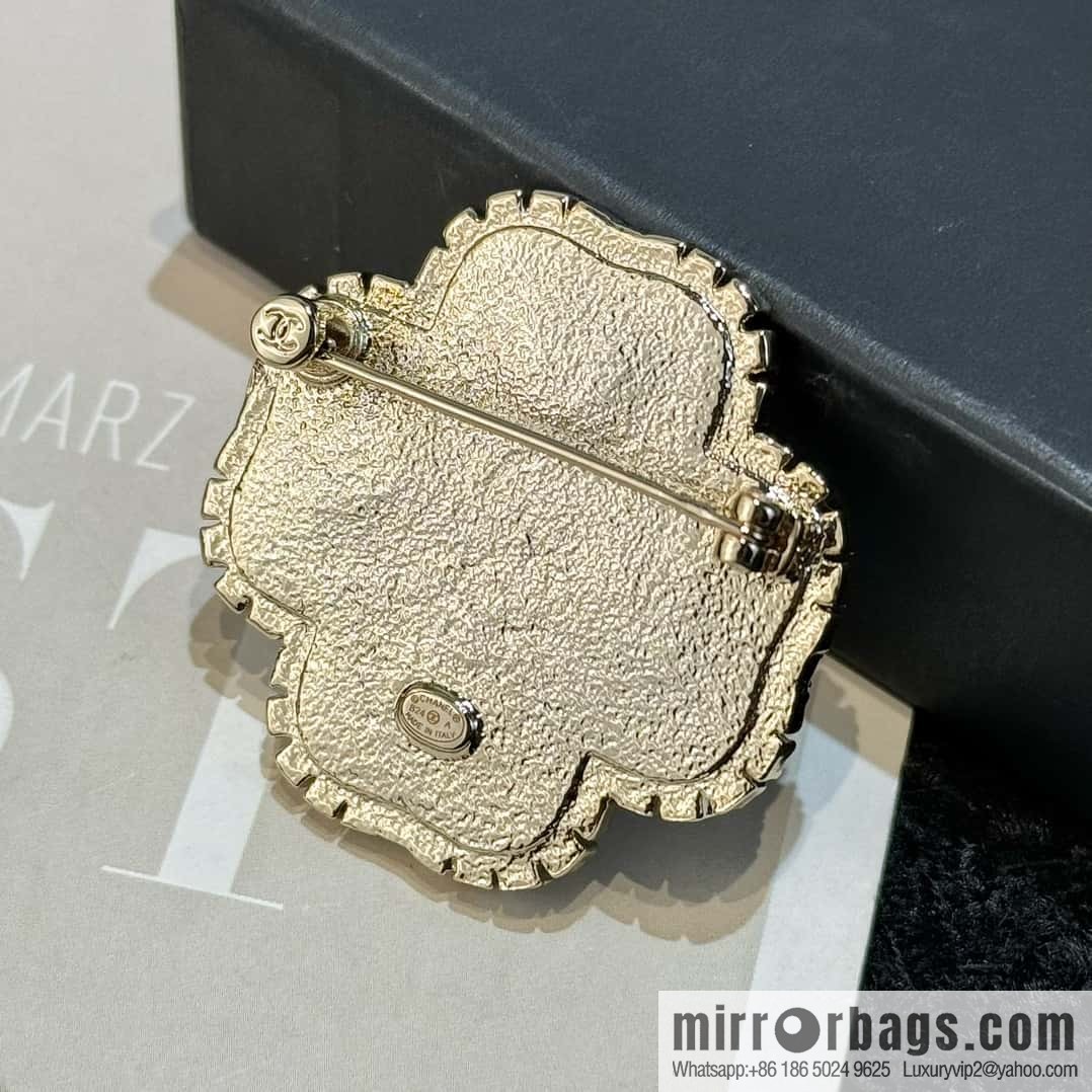 ❗️New ❗️☀️ New ☑️ Chanel Clover Brooch ☀️
