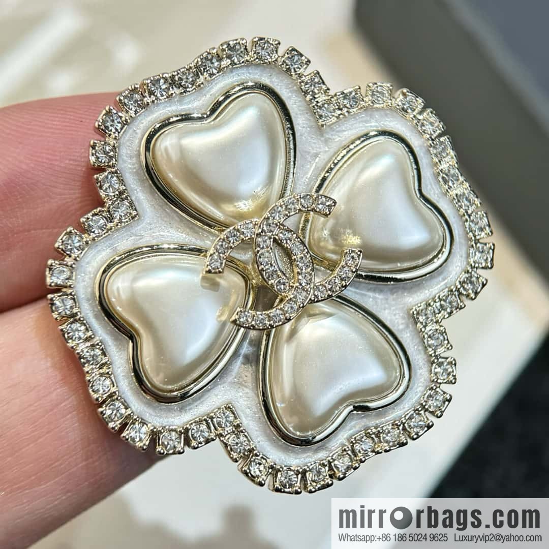 ❗️New ❗️☀️ New ☑️ Chanel Clover Brooch ☀️