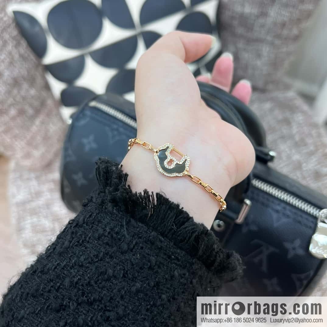 ❗️New ❗️ ☀️ original ☀️ Qeelin Kirin Yu Yi Ruyi lock gray shell bracelet ☀️