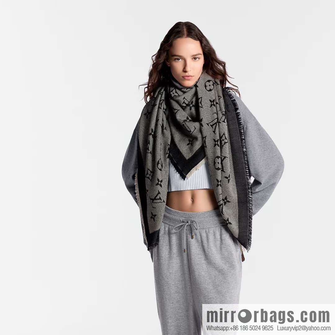 ๐๐จ๐ฎ๐ข๐ฌ ๐ฏ๐ฎ๐ข๐ญ๐ญ๐จ๐งโใ NEO NATรMONOGRAM Shawl ๐ณ M73677