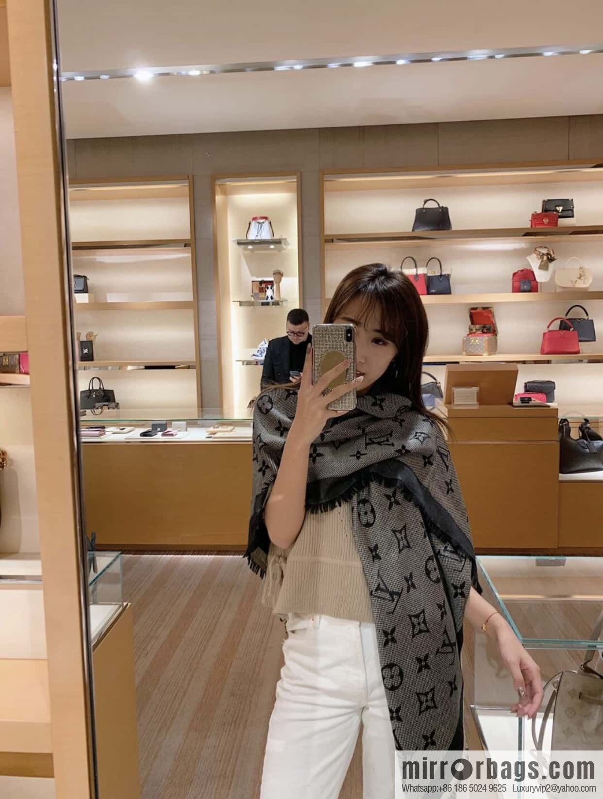 ๐๐จ๐ฎ๐ข๐ฌ ๐ฏ๐ฎ๐ข๐ญ๐ญ๐จ๐งโใ NEO NATรMONOGRAM Shawl ๐ณ M73677