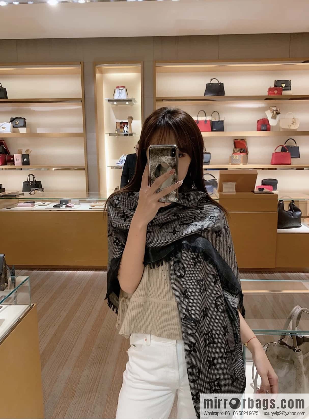 ๐๐จ๐ฎ๐ข๐ฌ ๐ฏ๐ฎ๐ข๐ญ๐ญ๐จ๐งโใ NEO NATรMONOGRAM Shawl ๐ณ M73677
