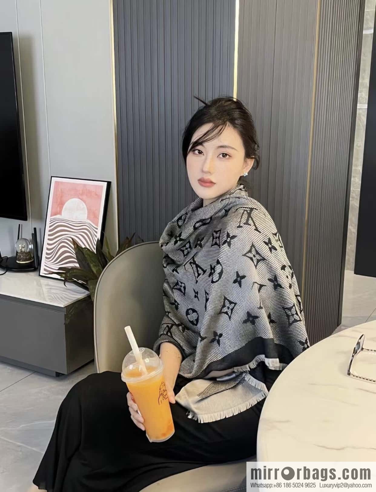 ๐๐จ๐ฎ๐ข๐ฌ ๐ฏ๐ฎ๐ข๐ญ๐ญ๐จ๐งโใ NEO NATรMONOGRAM Shawl ๐ณ M73677