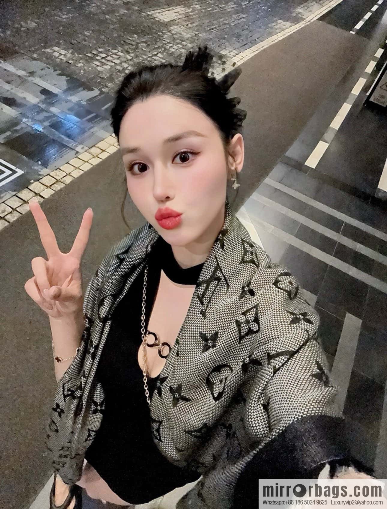 ๐๐จ๐ฎ๐ข๐ฌ ๐ฏ๐ฎ๐ข๐ญ๐ญ๐จ๐งโใ NEO NATรMONOGRAM Shawl ๐ณ M73677