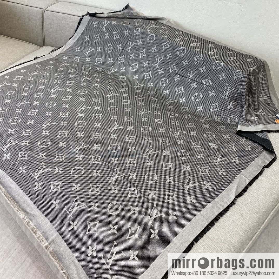 ๐๐จ๐ฎ๐ข๐ฌ ๐ฏ๐ฎ๐ข๐ญ๐ญ๐จ๐งโใ NEO NATรMONOGRAM Shawl ๐ณ M73677