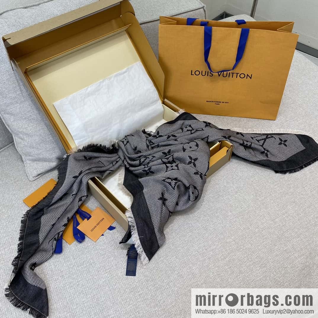 ๐๐จ๐ฎ๐ข๐ฌ ๐ฏ๐ฎ๐ข๐ญ๐ญ๐จ๐งโใ NEO NATรMONOGRAM Shawl ๐ณ M73677
