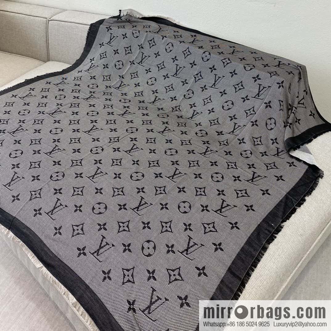 ๐๐จ๐ฎ๐ข๐ฌ ๐ฏ๐ฎ๐ข๐ญ๐ญ๐จ๐งโใ NEO NATรMONOGRAM Shawl ๐ณ M73677