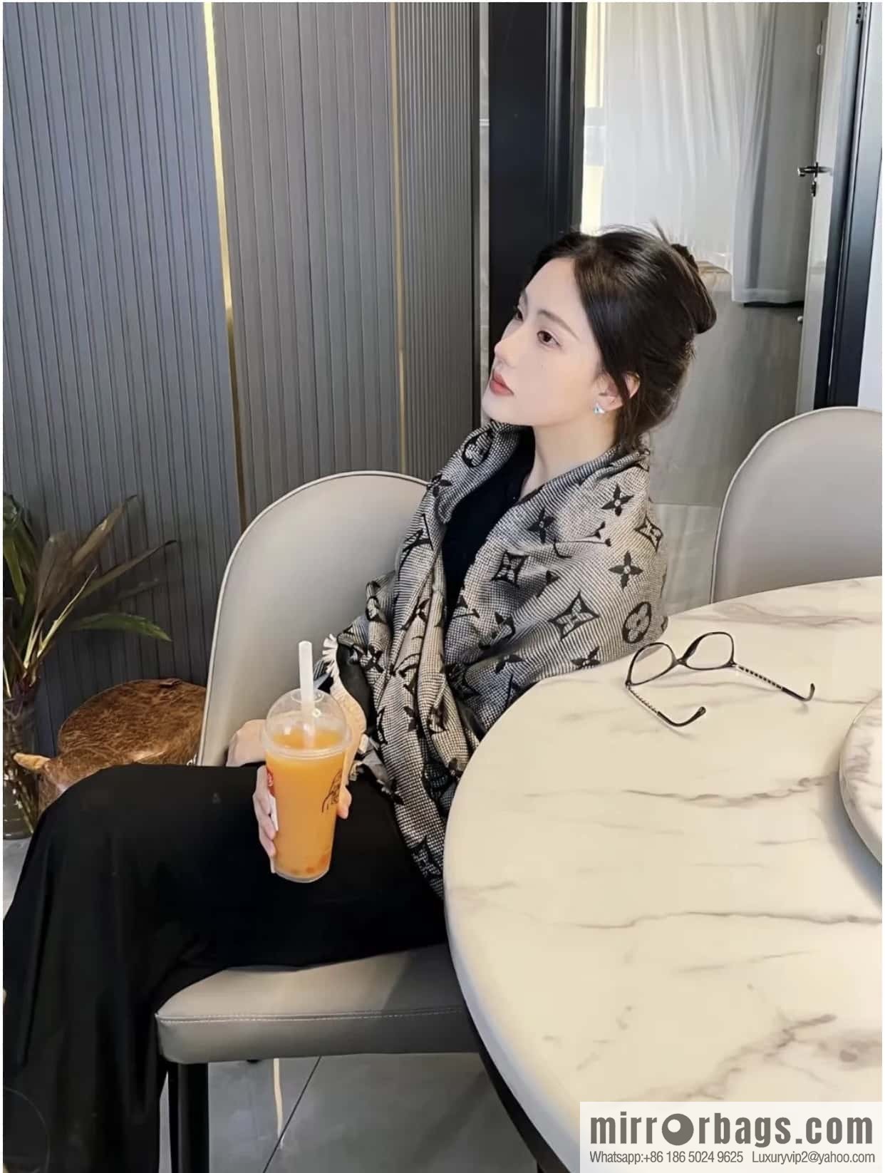๐๐จ๐ฎ๐ข๐ฌ ๐ฏ๐ฎ๐ข๐ญ๐ญ๐จ๐งโใ NEO NATรMONOGRAM Shawl ๐ณ M73677