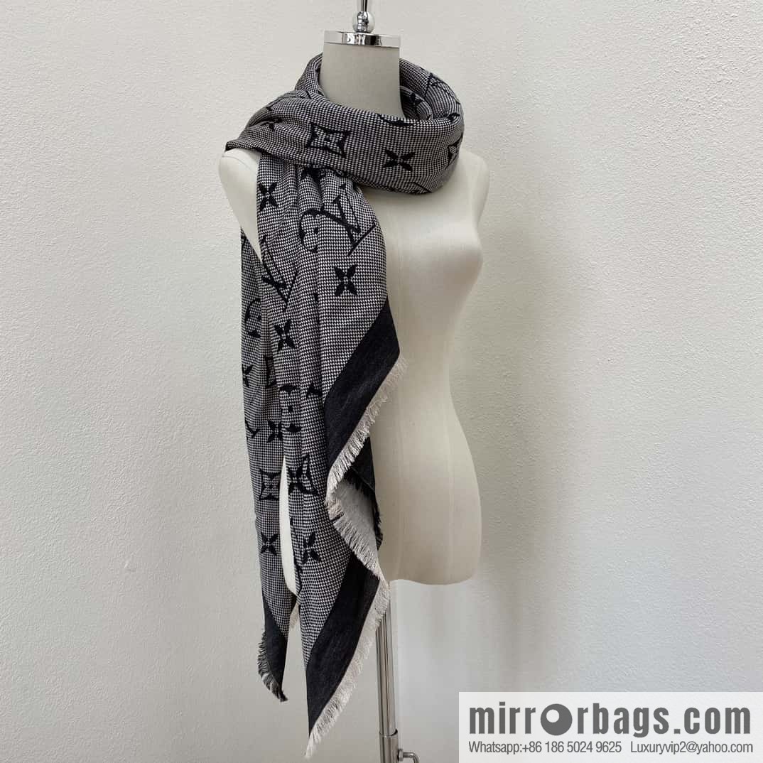 ๐๐จ๐ฎ๐ข๐ฌ ๐ฏ๐ฎ๐ข๐ญ๐ญ๐จ๐งโใ NEO NATรMONOGRAM Shawl ๐ณ M73677