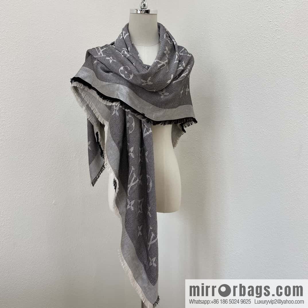 ๐๐จ๐ฎ๐ข๐ฌ ๐ฏ๐ฎ๐ข๐ญ๐ญ๐จ๐งโใ NEO NATรMONOGRAM Shawl ๐ณ M73677