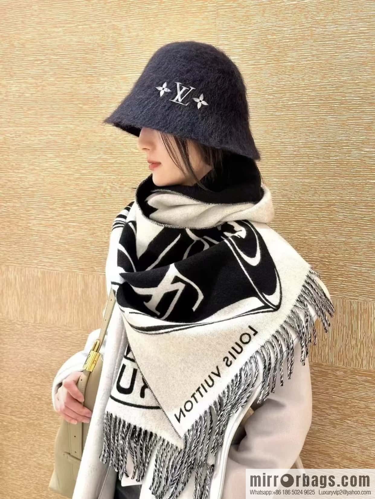 ๐๐จ๐ฎ๐ข๐ฌ ๐ฏ๐ฎ๐ข๐ญ๐ญ๐จ๐ง ใ lock shawl code M92855 synchronized item number ๐ black