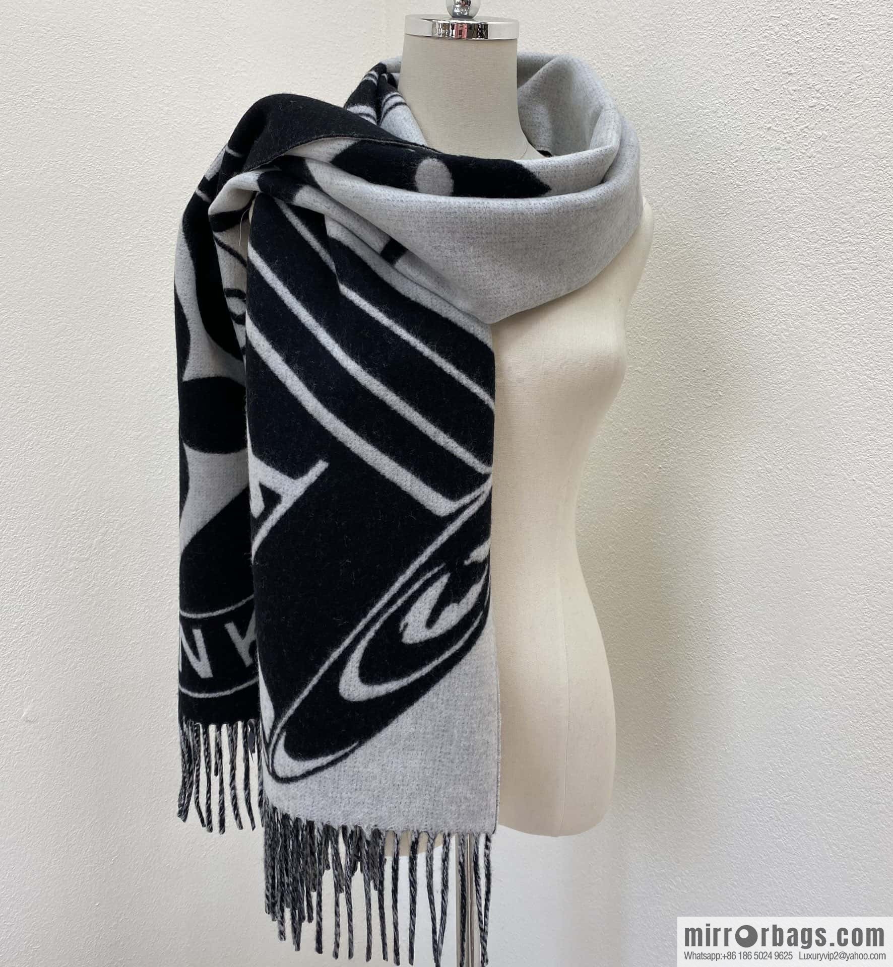 ๐๐จ๐ฎ๐ข๐ฌ ๐ฏ๐ฎ๐ข๐ญ๐ญ๐จ๐ง ใ lock shawl code M92855 synchronized item number ๐ black