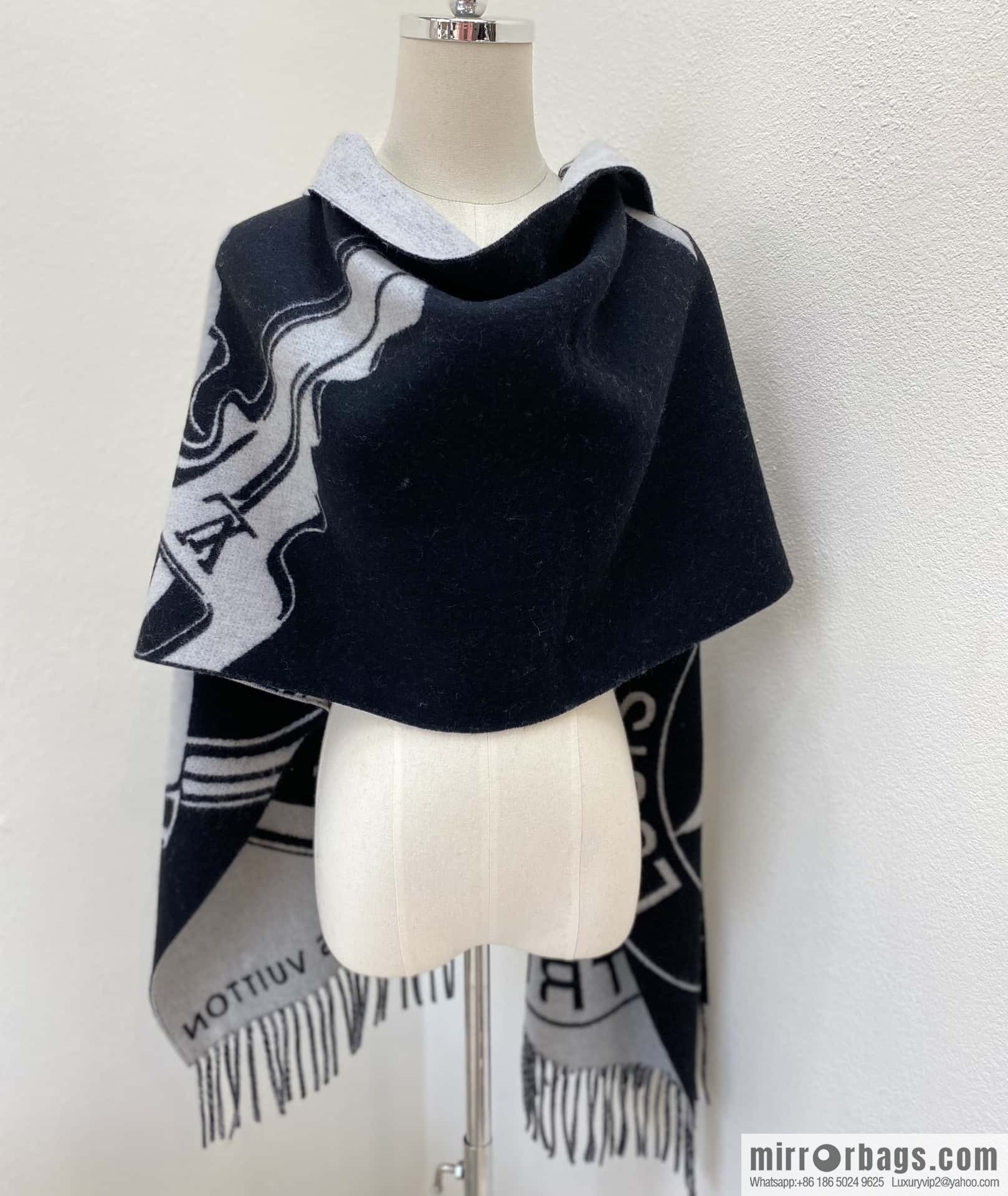 ๐๐จ๐ฎ๐ข๐ฌ ๐ฏ๐ฎ๐ข๐ญ๐ญ๐จ๐ง ใ lock shawl code M92855 synchronized item number ๐ black