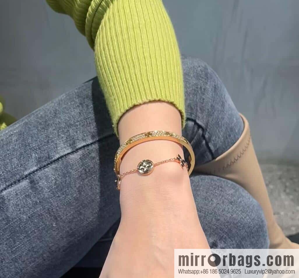 Louis Vuitton Louis Vuitton COLOR BLOSSOM BB MULTI-MOTIF Rhombus gray shell LV bracelet