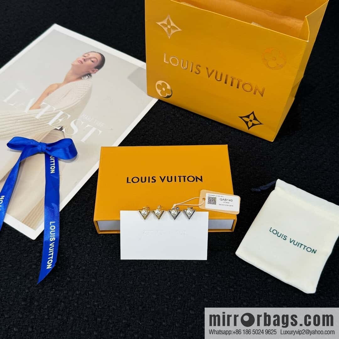 ❗️New ❗️ ☀ Louis Vuitton LV letter V pearl stud earrings ☀