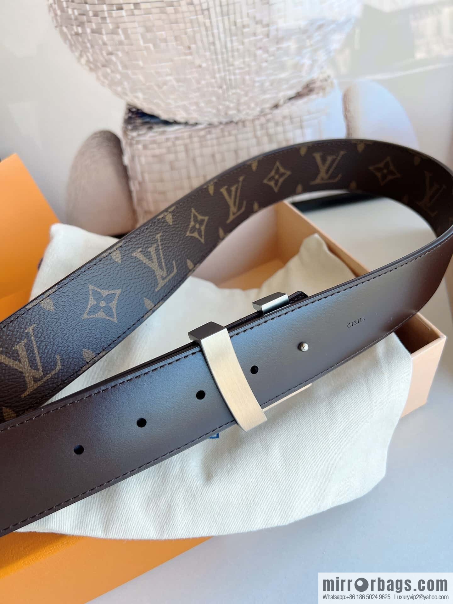 LV/Louis Vuitton Monogram Canvas. Damier Canvas Men's 40mm Belt