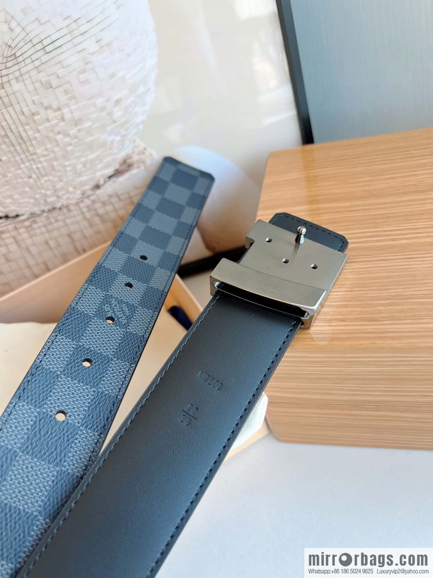 LV/Louis Vuitton Monogram Canvas. Damier Canvas Men's 40mm Belt