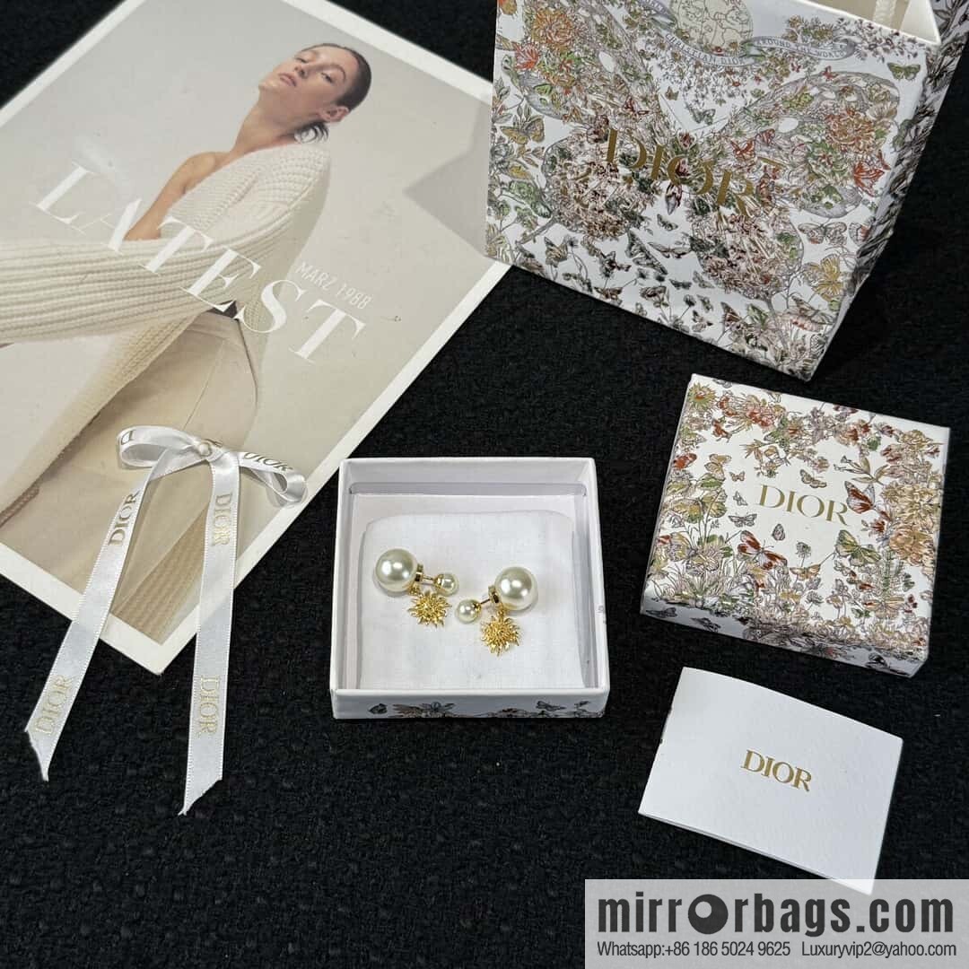 ❗️New ❗️☀️ New ☑️ Dior Dior pearl sunflower stud earrings ☀️