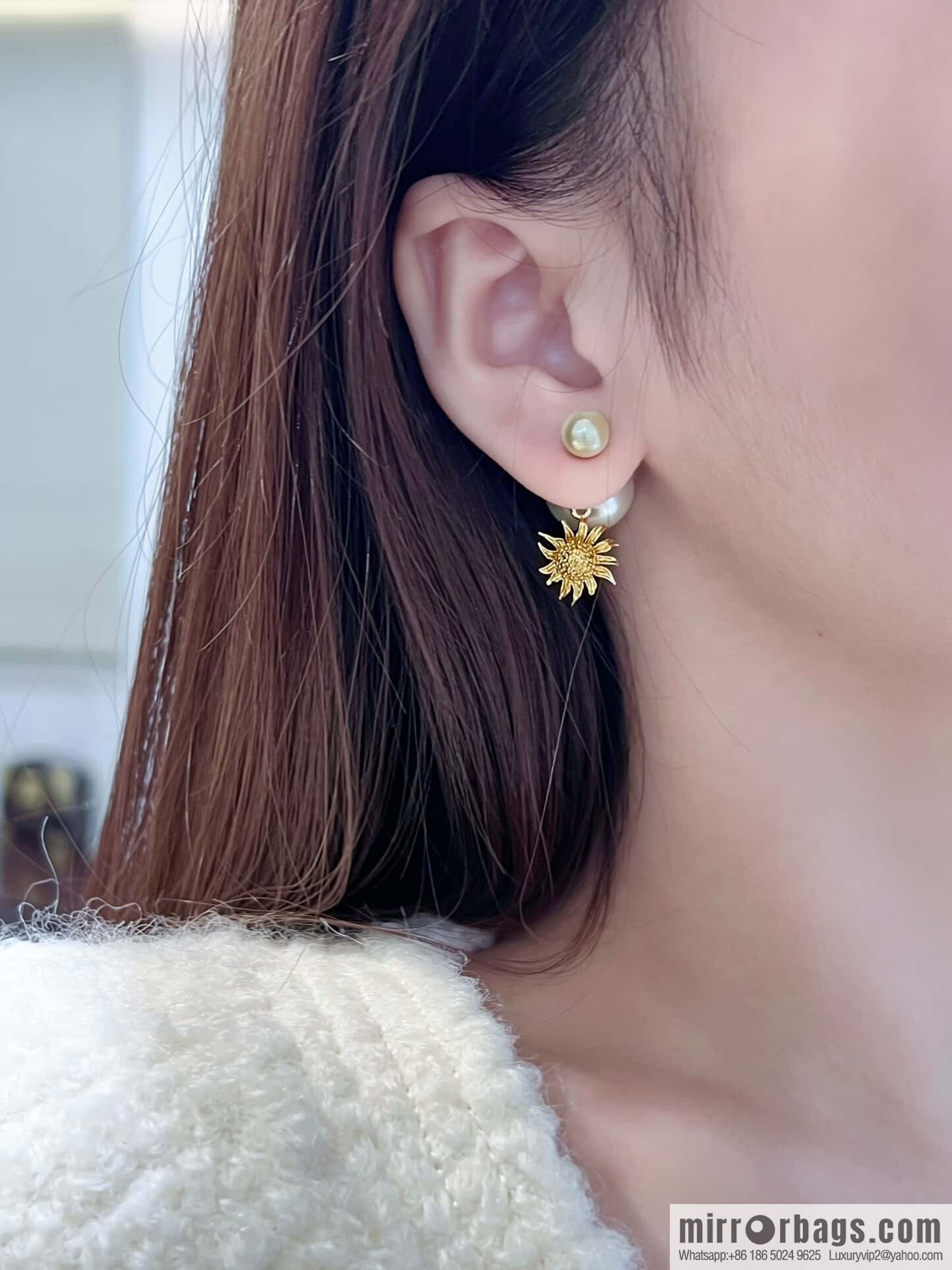 ❗️New ❗️☀️ New ☑️ Dior Dior pearl sunflower stud earrings ☀️