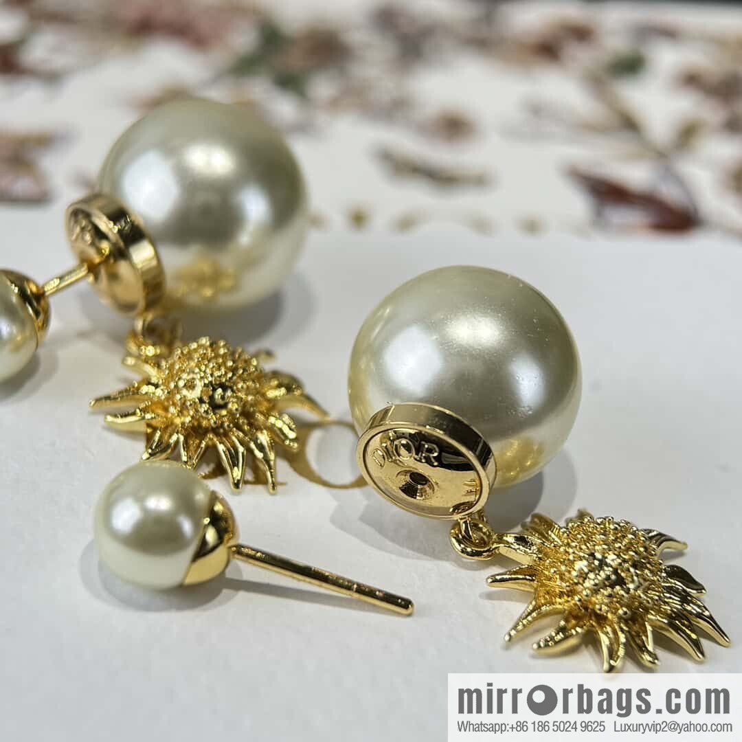 ❗️New ❗️☀️ New ☑️ Dior Dior pearl sunflower stud earrings ☀️