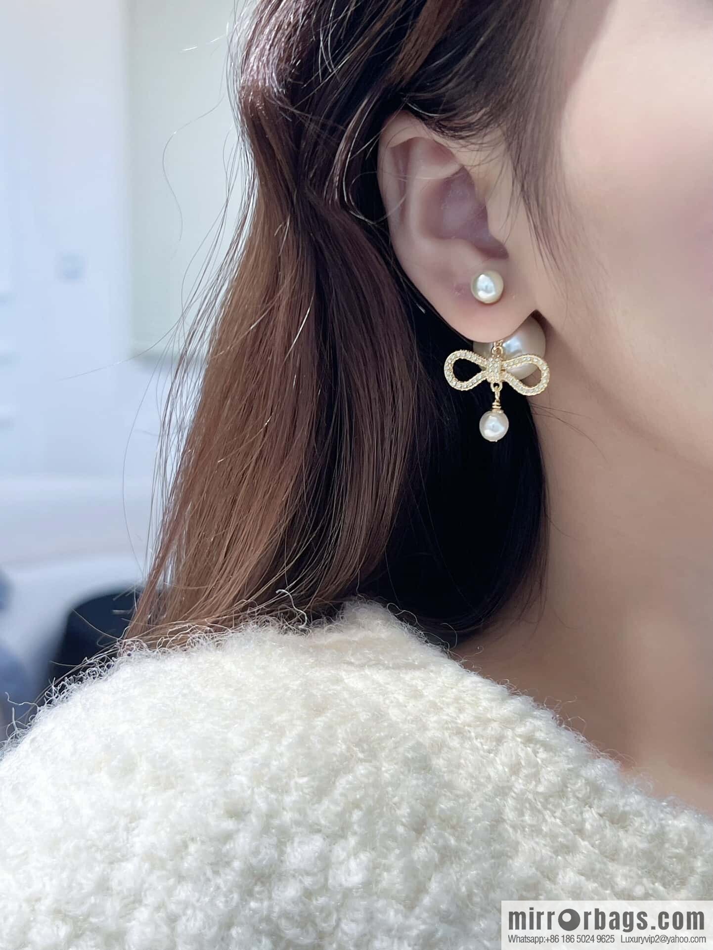 New ☑️ DIOR size pearl bow stud earrings
