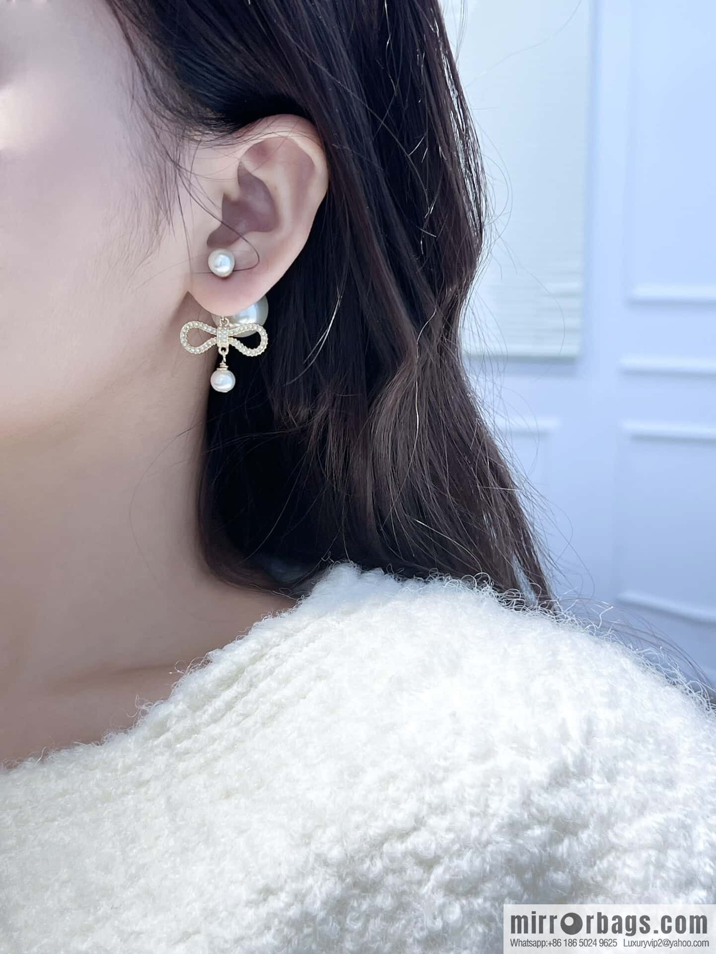 New ☑️ DIOR size pearl bow stud earrings