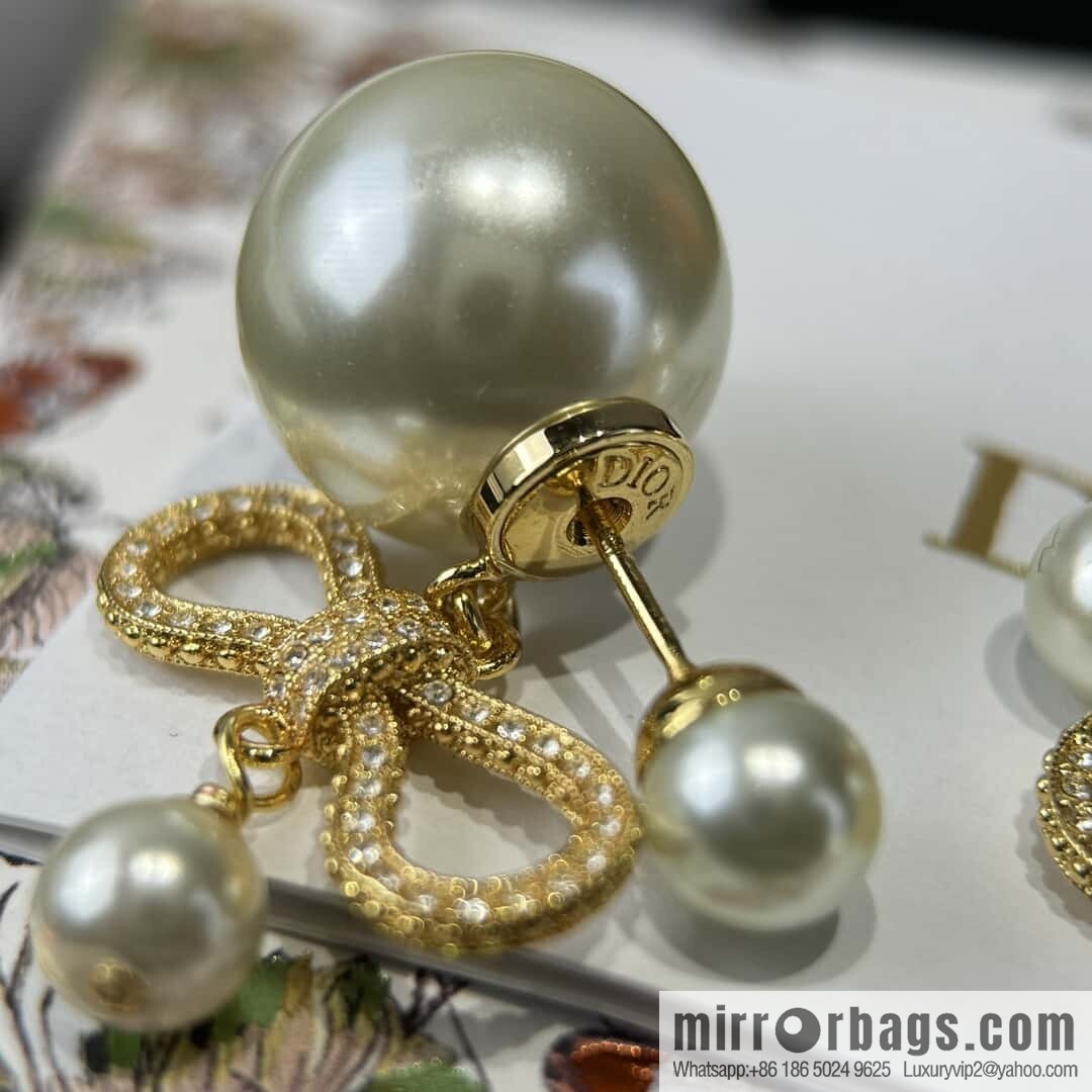 New ☑️ DIOR size pearl bow stud earrings