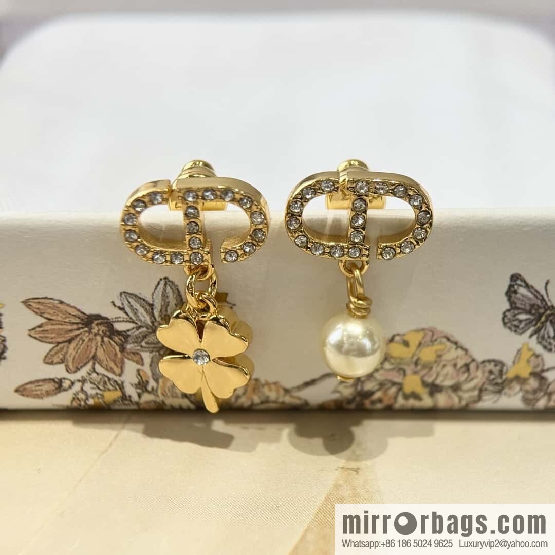 New ☑️ Dior asymmetrical pentagram peach heart four-leaf clover stud earrings
