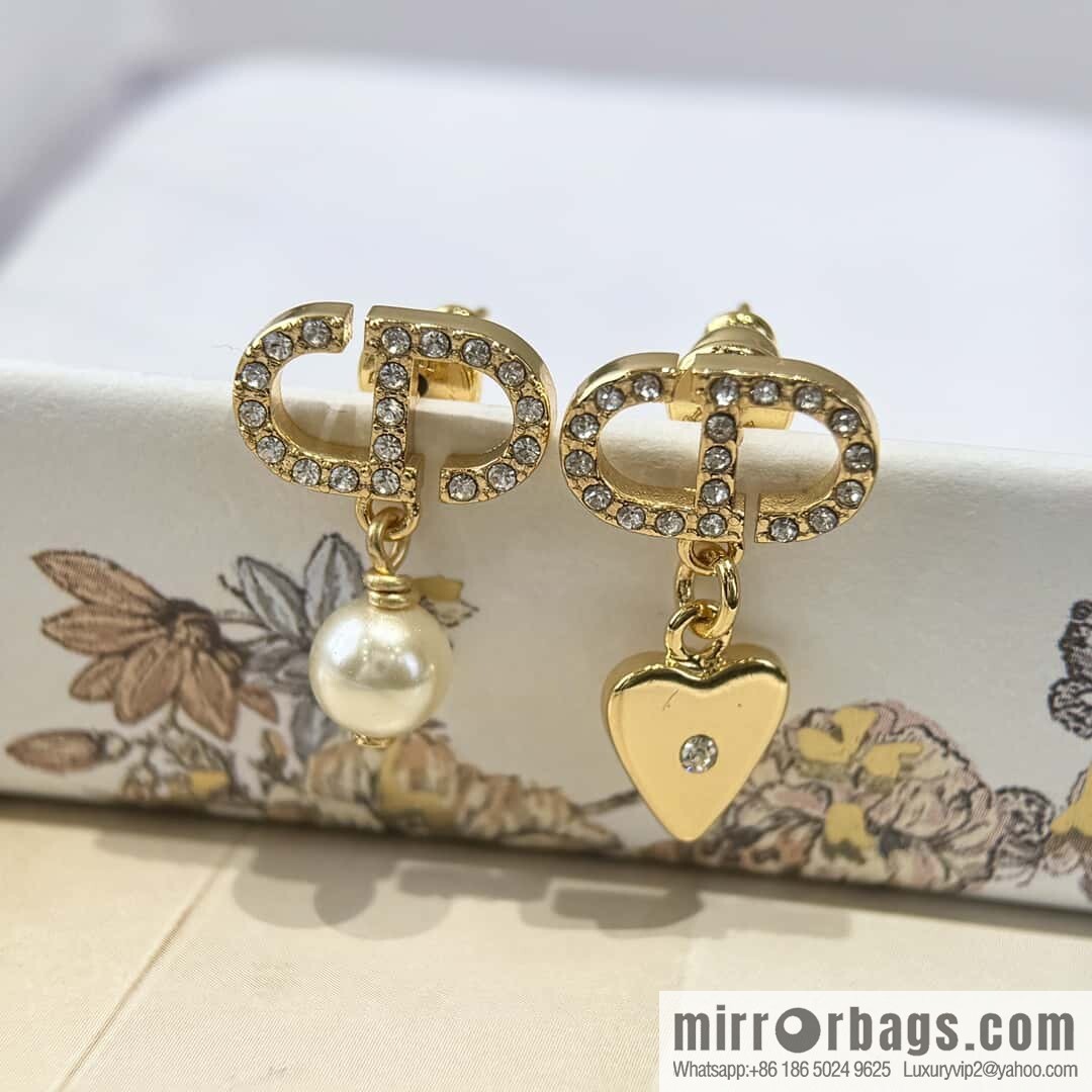 New ☑️ Dior asymmetrical pentagram peach heart four-leaf clover stud earrings