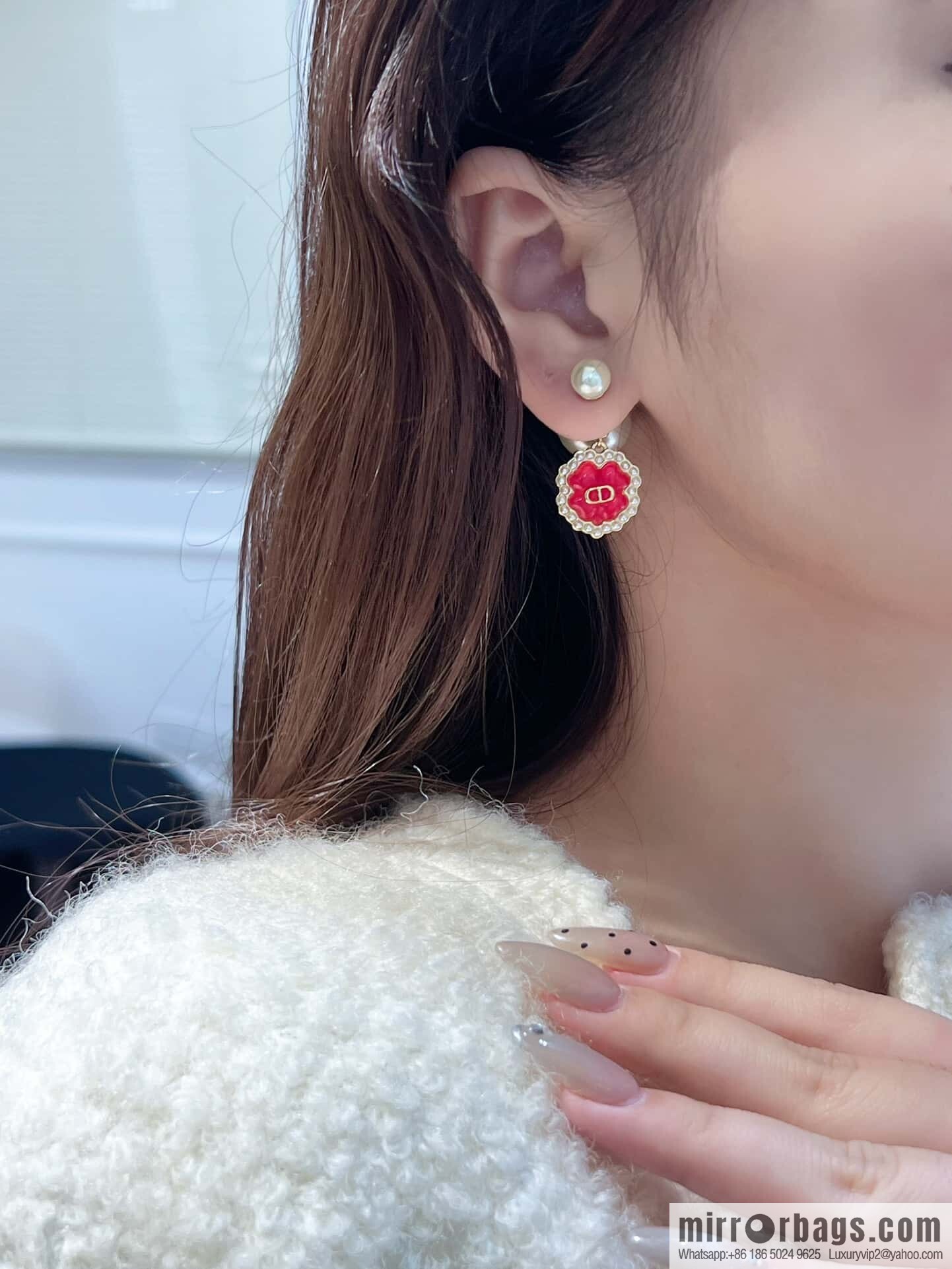 New ☑️ Dior size pearl red four-leaf clover stud earrings