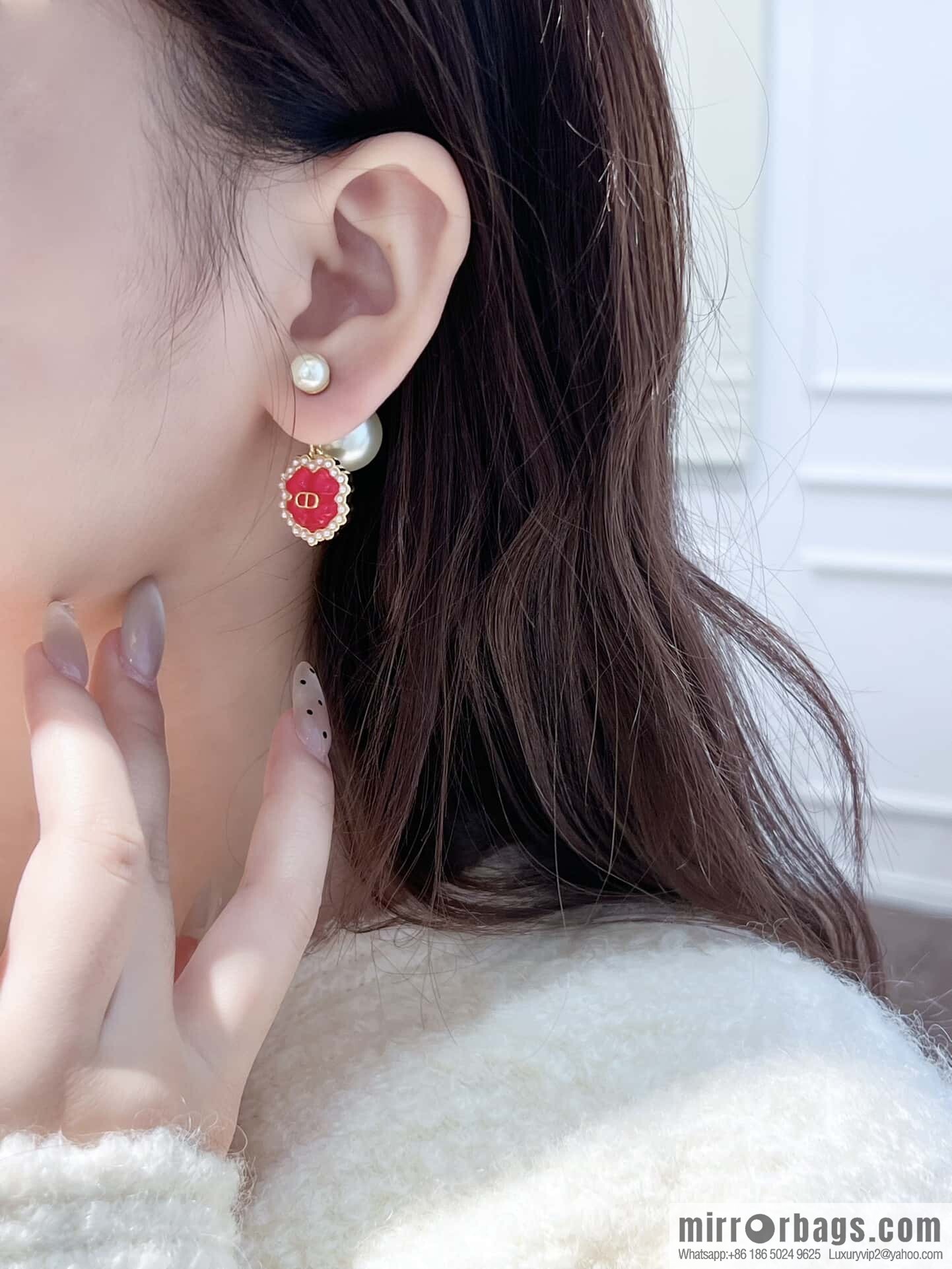 New ☑️ Dior size pearl red four-leaf clover stud earrings
