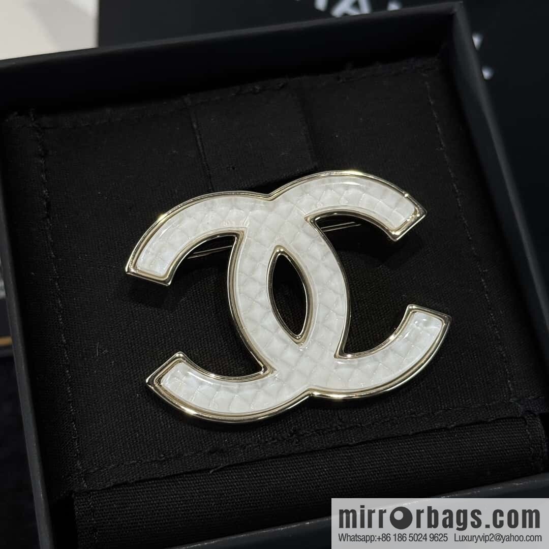 ❗️New ❗️ ☀️ new ☑️ Chanel double c acrylic brooch ☀️