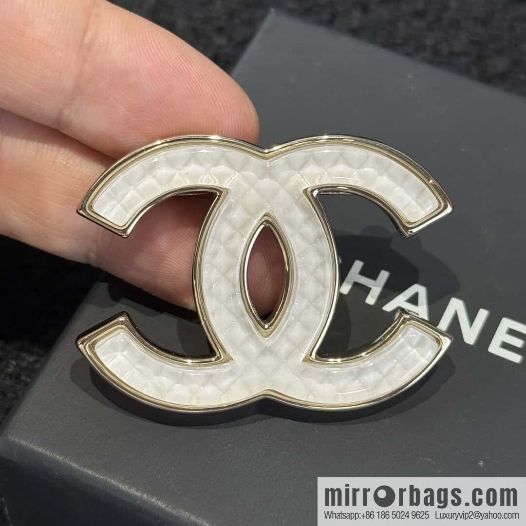 ❗️New ❗️ ☀️ new ☑️ Chanel double c acrylic brooch ☀️